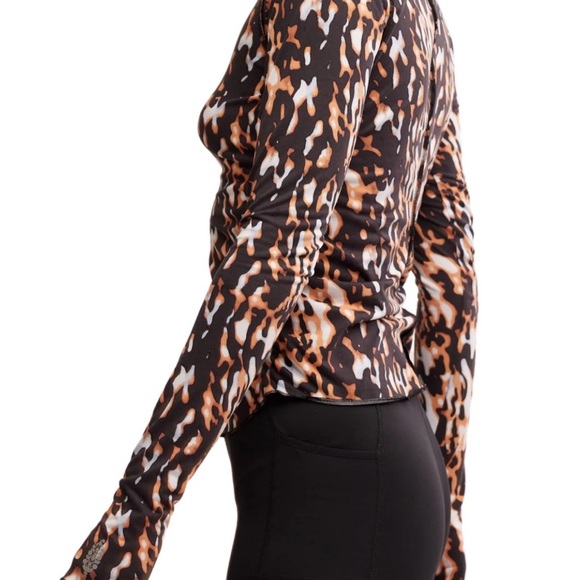 NWT! Free People Movement Right On Run Printed Long Sleeve Layer top - Picture 3 of 3